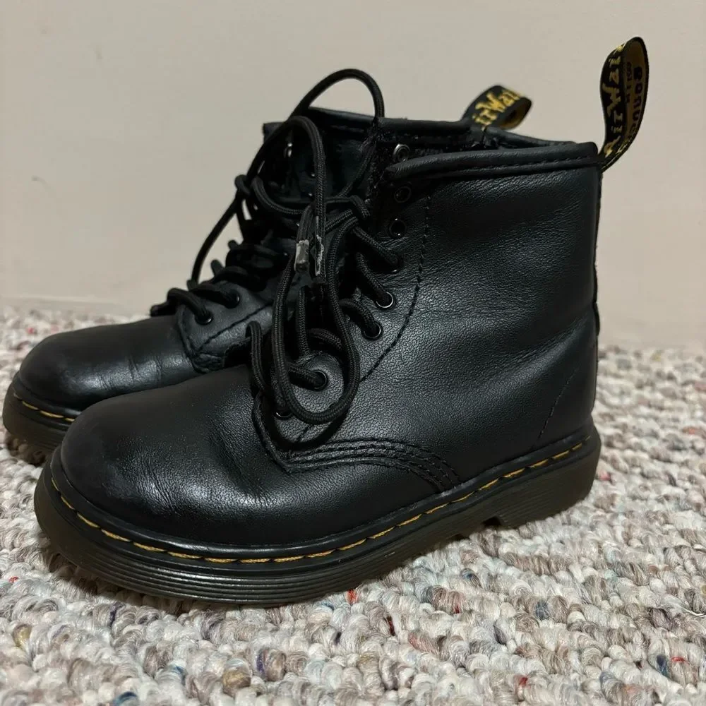 Dr. Martens 1460 J Black Leather Casual Lace Up Combat Boots Girl’s Size 9 Youth